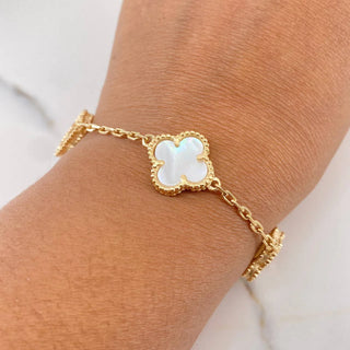Pulso Aro Seguido Trebol | Oro Amarillo 18K | 14.15gr | 21cm | 2.1mm Nacar Blanco