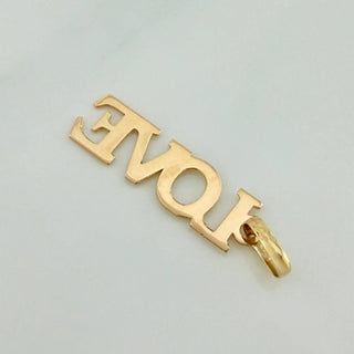 Dije Love | Oro Amarillo 18K | 0.6 g | 2.6 cm
