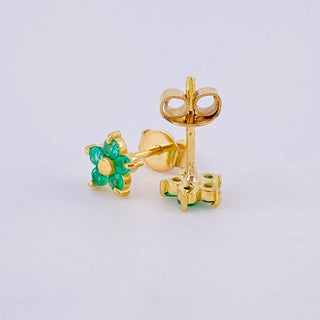 Topos Flor 5 Petalos Esmeraldas 15Pts | Oro Amarillo 18K | 1.15 g | 5.45 mm