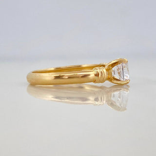 Anillo Solitario Cuatro Garras | Oro Amarillo 18K | 1.45 g | T7