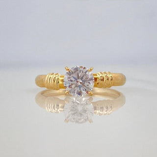 Anillo Solitario Cuatro Garras | Oro Amarillo 18K | 1.45 g | T7