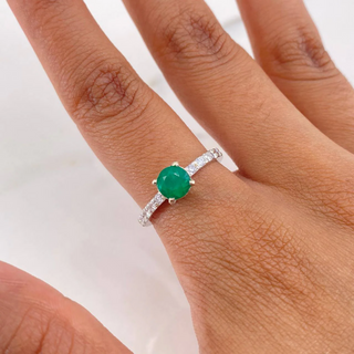 Anillo Solitario Churumbela | Oro Blanco 18K | 2.35gr | T6 1/2 | Esmeralda 49 Pts Diamante 30 Pts