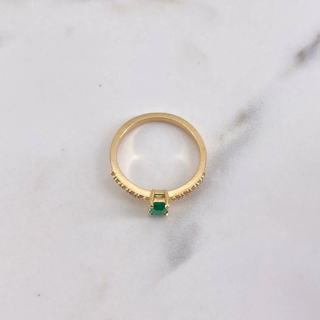 Anillo Solitario Churumbela | Oro Amarillo 18K | 2.6gr | T7 | Esmeralda 47 Pts Diamante 20 Pts