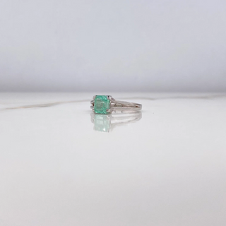 Anillo Solitario Doble Linea Cuadrado | Oro Blanco | 2.69gr | T6 1/4 | Esmeralda 1.00 Qts