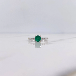 Anillo Solitario Churumbela | Oro Blanco 18K | 2.35gr | T6 1/2 | Esmeralda 49 Pts Diamante 30 Pts