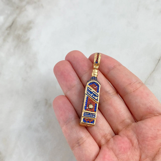 Dije Botella Johnnie Walker | Oro Amarillo | 12.85gr | 5cm | Circones Naranjas Azules