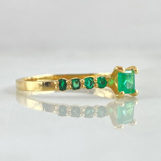 Anillo Solitario Cuencas Fijas Esmeraldas 1 Qts | Oro 18K | 1.75gr | T7 1/4