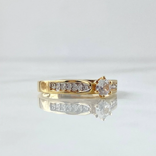 Anillo Solitario Doble Linea Incrustada | Oro Amarillo 18K | 3.2gr | T7 1/4 | Circones Blancos