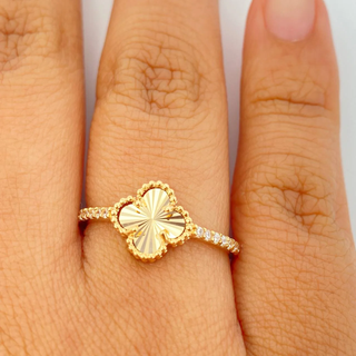 Anillo Trebol | Oro Amarillo 18K | 2.15gr | T8