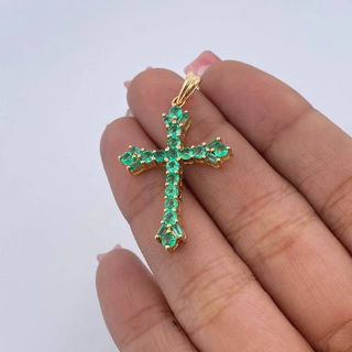 Dije Cruz | Oro Amarillo 18K (Joya) | 3.95gr | 3.8cm | Esmeralda 1.26 Qts