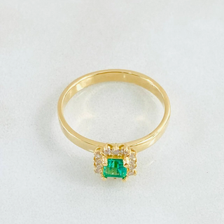 Anillo Solitario Cojin Cuadriculado | 24pts Diamantes 12pts Esmeralda Oro Amarillo | 2.75gr | T7