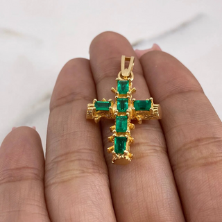 Dije Cruz Barroco | Oro Amarillo 18K | 5.25gr | 3.5cm | Esmeraldas 2.03 Qts