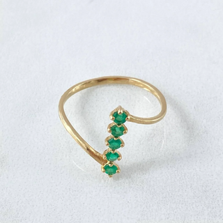 Anillo Estela Vertical | Oro Amarillo 18K | 1.5gr | T8 1/2 | Esmeraldas 25 Pts