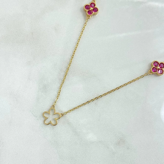 Cadena Aro Seguido Flores Borde Texturizado | Oro Amarillo 18K | 4.7gr | 50cm | 1.5mm Circones Fusia Silueta