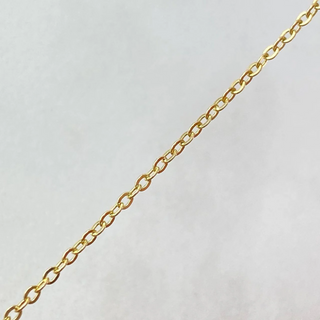 Cadena Aro Seguido Flores Borde Texturizado | Oro Amarillo 18K | 4.7gr | 50cm | 1.5mm Circones Fusia Silueta