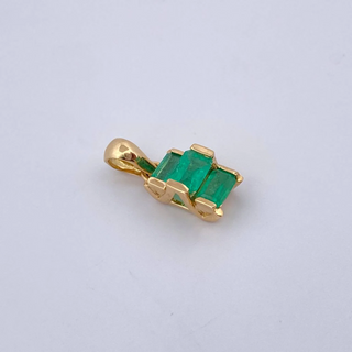 Dije Esmeralda | Oro Amarillo 18K (Joya) | 1.5gr | 1.5cm | Esmeraldas 76 Pts