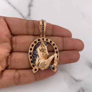 Dije Herradura Caballo | Oro Rosa 18K | 14.6gr | 5cm | Circones Negros