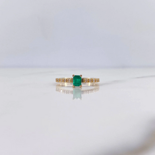 Anillo Solitario Churumbela | Oro Amarillo 18K | 2.65gr | T7 | Esmeralda 43 Pts Diamante 20 Pts