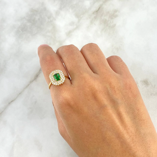 Anillo Solitario Halo Tupido | Oro Amarillo | 4.75gr | T 5/3/4 | Circones Blanco Verde