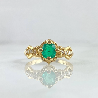 Anillo Solitario Rombos Centrales | Oro Amarillo 18K 2.6gr | T7 1/4 | Esmeraldas 70pts Diamantes 16pts