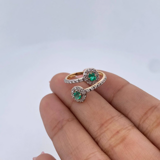 Anillo Solitario Halo Doble | Dos Oros Amarillo Blanco 18K | 2.45gr | T6 | Esmeraldas 26 Pts Diamantes 24 Pts