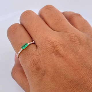 Anillo Solitario Churumbela | Oro Amarillo 18K | 1.3gr | T6 3/4 | Esmeraldas 16 Pts Diamantes 10 Pts