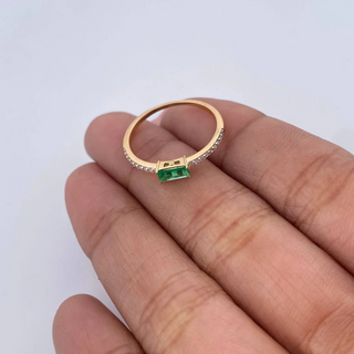 Anillo Solitario Churumbela | Oro Amarillo 18K | 1.3gr | T6 3/4 | Esmeraldas 16 Pts Diamantes 10 Pts