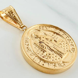 Dije San Benito | Oro Amarillo 18K | 2.6 g | 3.2 cm