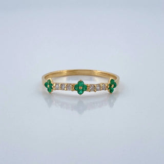Anillo Trebol Mini Esmeraldas 14Pts Diamantes 06Pts | Oro Amarillo 18K | 0.85gr | T6 1/2