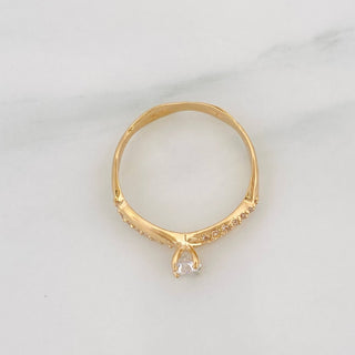 Anillo Solitario Trio | Oro Amarillo 18K | 2.2 g | Talla 6 1/2