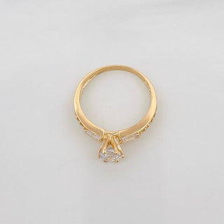 Anillo Solitario Trio | Oro Amarillo 18K | 2.2 g | Talla 6 1/2