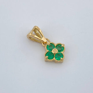 Dije Flor Esmeraldas | Oro Amarillo 18K | 0.65 g | 1.2 cm