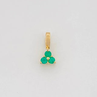 Dije Triangulo Esmeralda 15Pts | Oro Amarillo 18K | 0.2 g | 0.8 cm