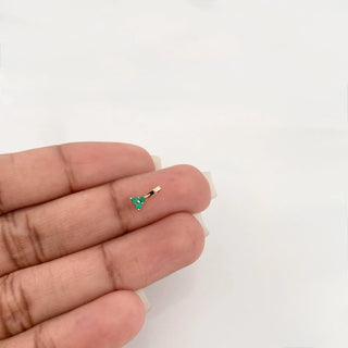 Dije Triangulo Esmeralda 15Pts | Oro Amarillo 18K | 0.2 g | 0.8 cm