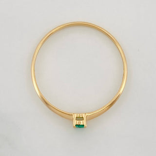 Anillo Solitario Esmeralda 0.5Pts Esmeralda 1Pts | Oro Amarillo 18K | 0.9 g | T7