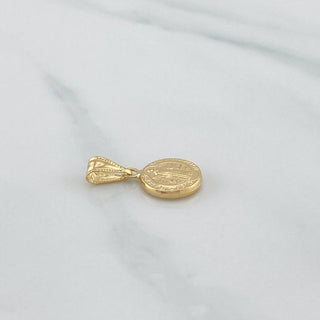 Dije San Benito | Oro Amarillo 18K | 0.7 g | 1.9 cm