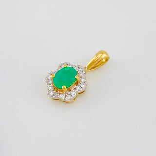 Dije Halo Flor Esmeraldas | Dos Oros Amarillo Blanco 18K | 0.85 g | 1.3 cm