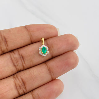 Dije Halo Flor Esmeraldas | Dos Oros Amarillo Blanco 18K | 0.85 g | 1.3 cm