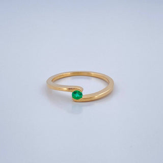 Anillo Solitario Cruzado Redondo Esmeralda | Oro Amarillo 18K | 2.05 g | T 6,5