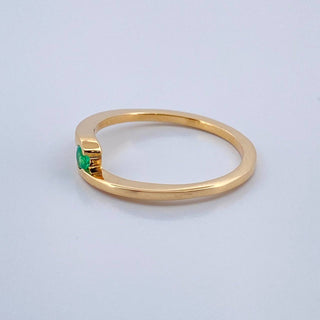 Anillo Solitario Cruzado Redondo Esmeralda | Oro Amarillo 18K | 2.05 g | T 6,5