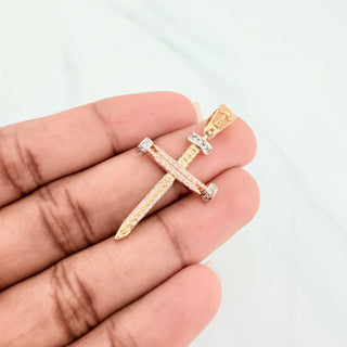 Dije Cruz Clavo | Tres Oros 18K | 3.4 g | 4 cm