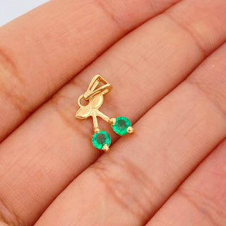 Dije Cereza Esmeralda | Oro Amarillo 18K | 0.9 g | 1.6 cm